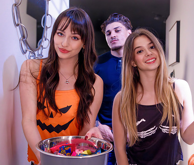 We Gave Stepbro Some Halloween ***** - S38:E7