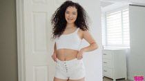 Preview photo for Step Sisters Fashion Show - S16:E6