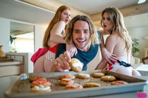 Preview photo for Step Sisters Valentines Cookie - S17:E4